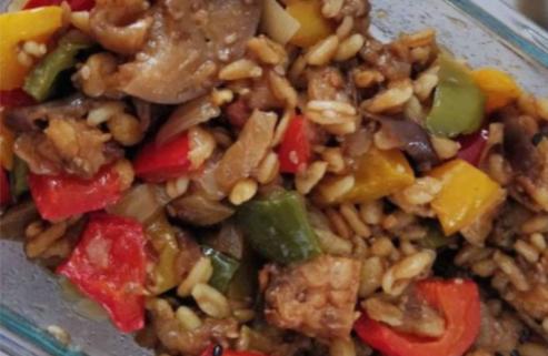 Pisto de verduras y tempeh